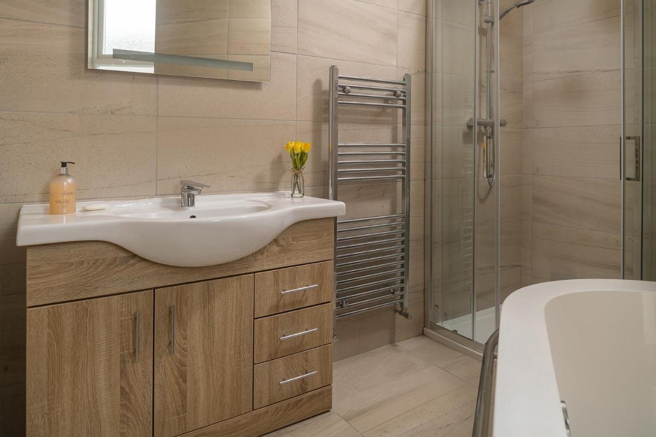 New Luxurious Escape Charming Dog Friendly Holiday home